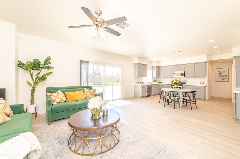 15657 Fontlee Ln, Fontana CA  92335-5480 exterior