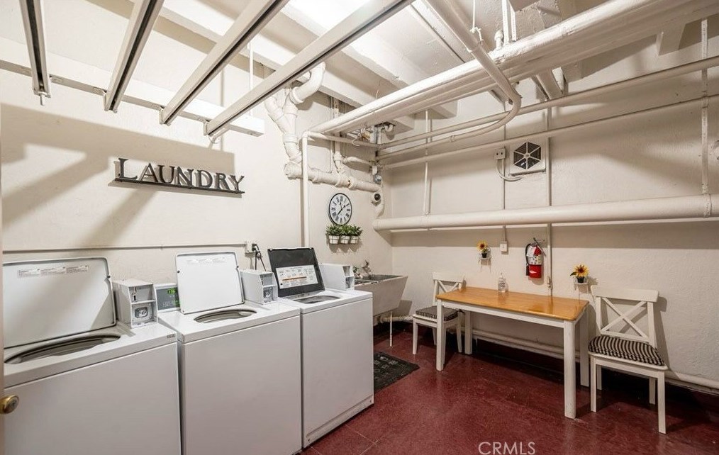 10 Atlantic Ave, Long Beach CA  90802-5212 exterior