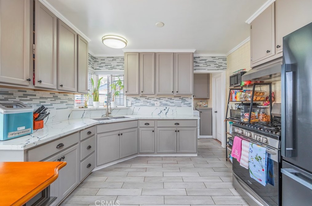 5506 Lakewood Blvd, Lakewood CA  90712-1724 exterior
