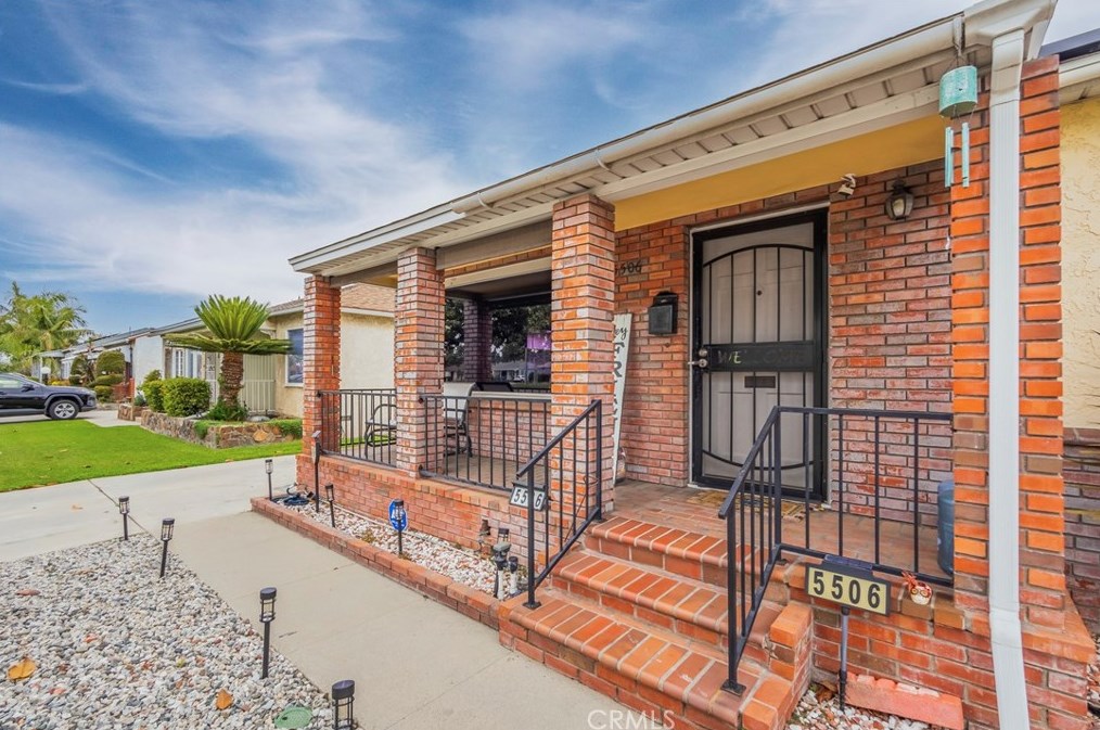 5506 Lakewood Blvd, Lakewood CA  90712-1724 exterior