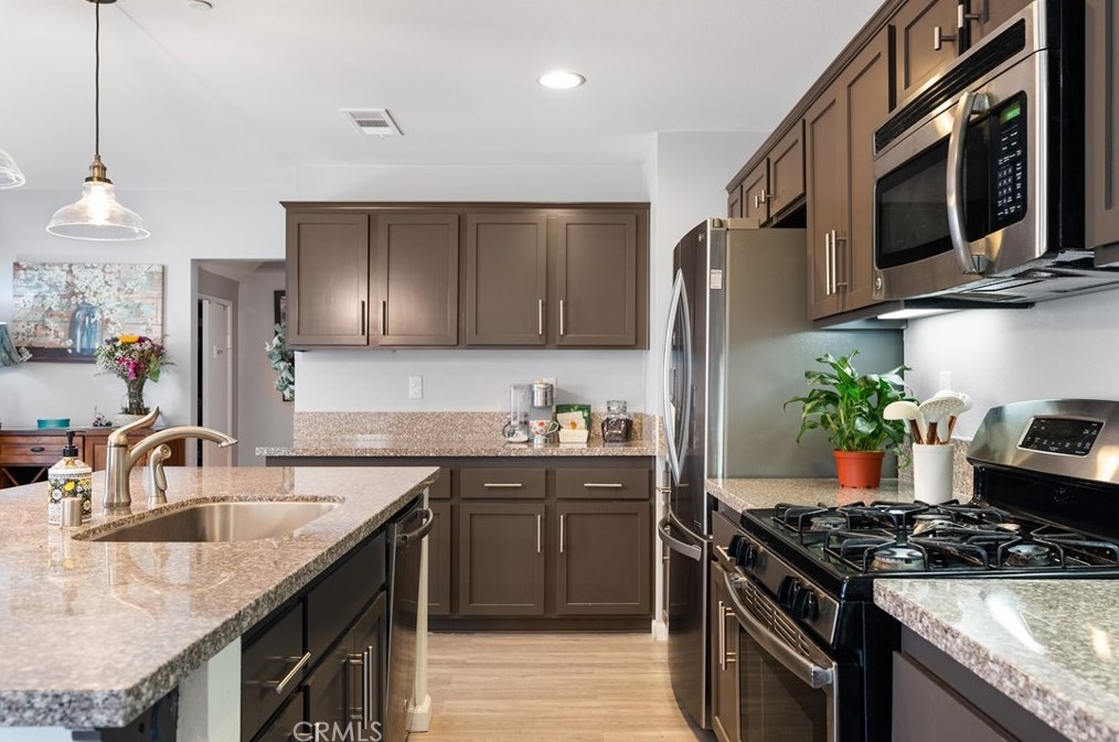 1408 Silverberry Ln, Beaumont CA  92223-1437 exterior