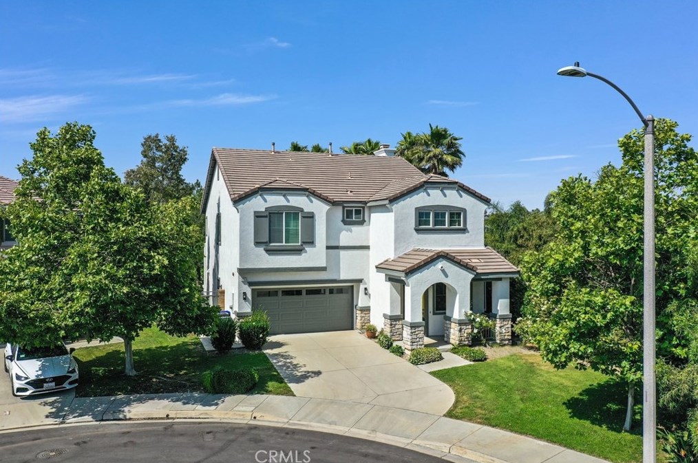 6158 Kingsmill Ct, Fontana CA  92336-5699 exterior