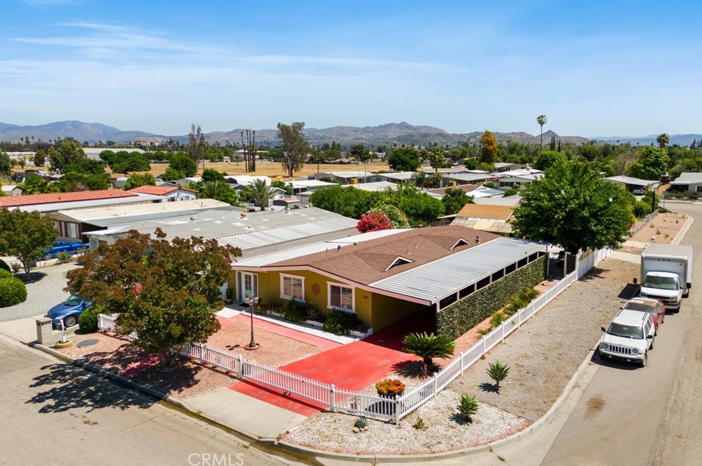 367 Siesta Ct, Hemet CA  exterior