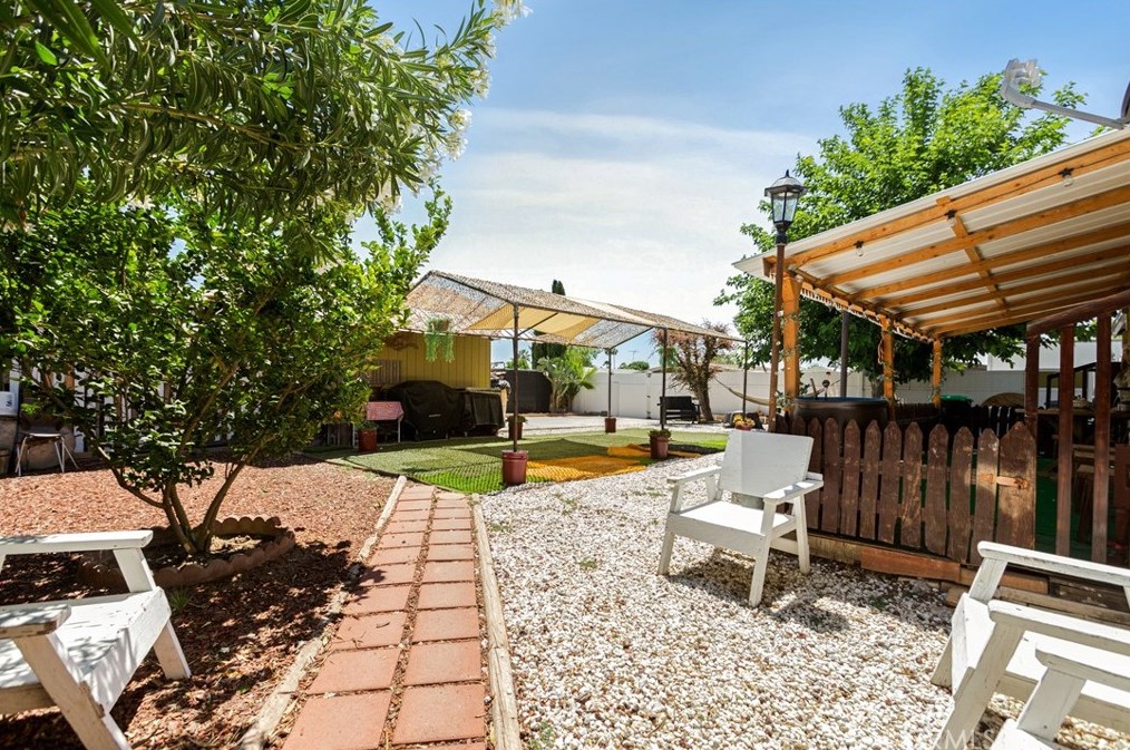 367 Siesta Ct, Hemet CA  exterior