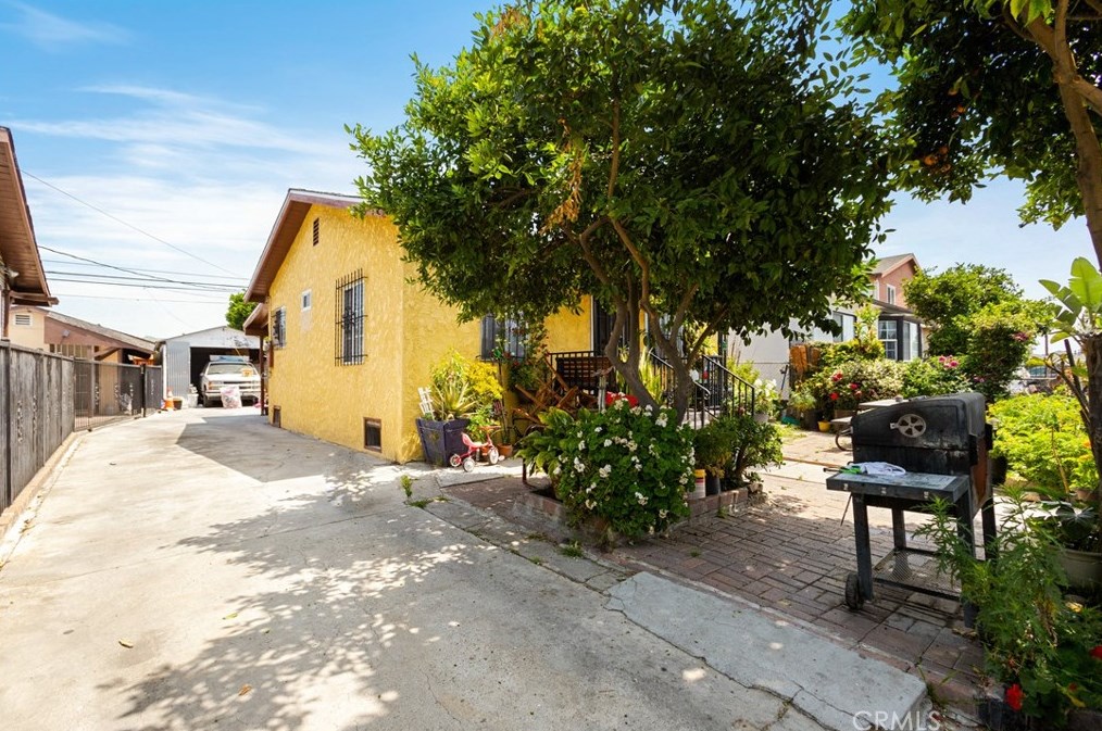 139 88th Pl, Los Angeles CA 90003-3413 exterior