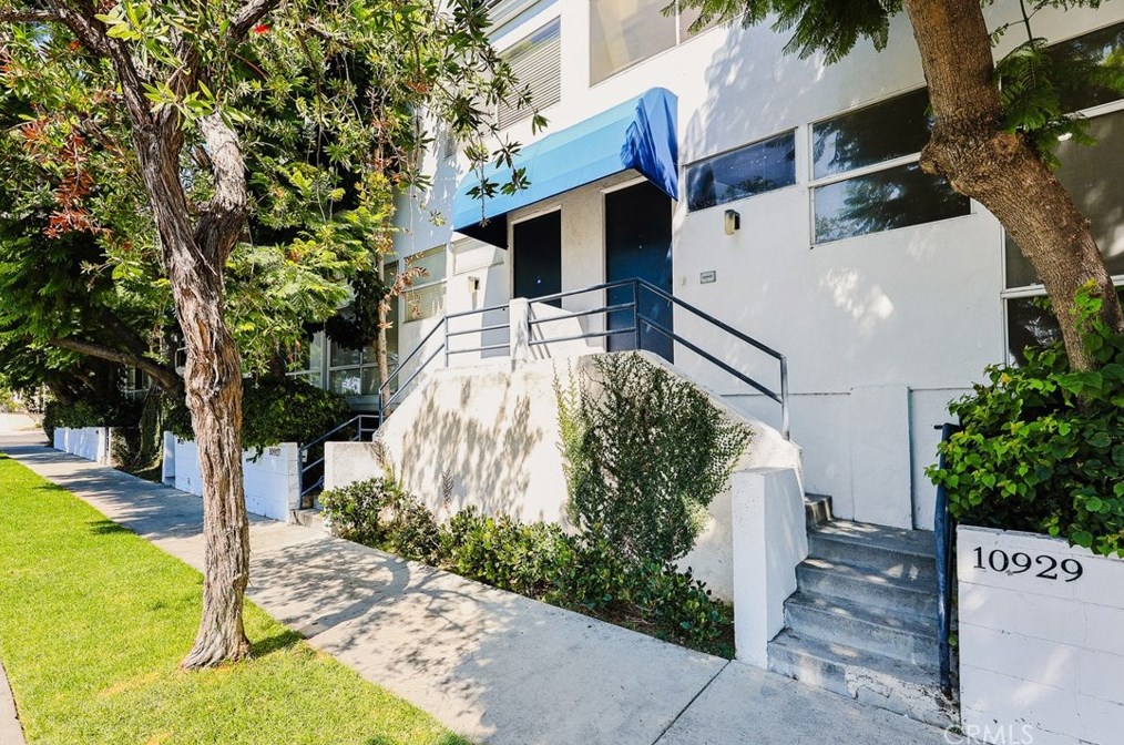 10929 Missouri Ave, Los Angeles CA  90025-5525 exterior