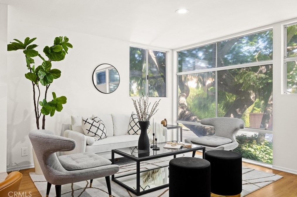 10929 Missouri Ave, Los Angeles CA  90025-5525 exterior