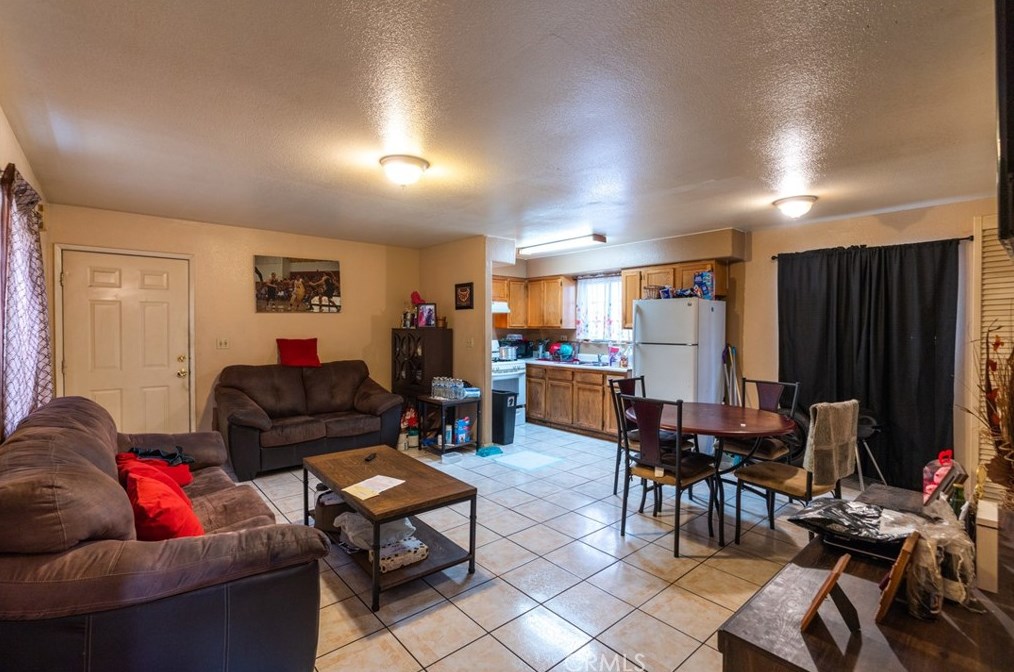 5845 Broadway, Los Angeles CA  90003-4659 exterior