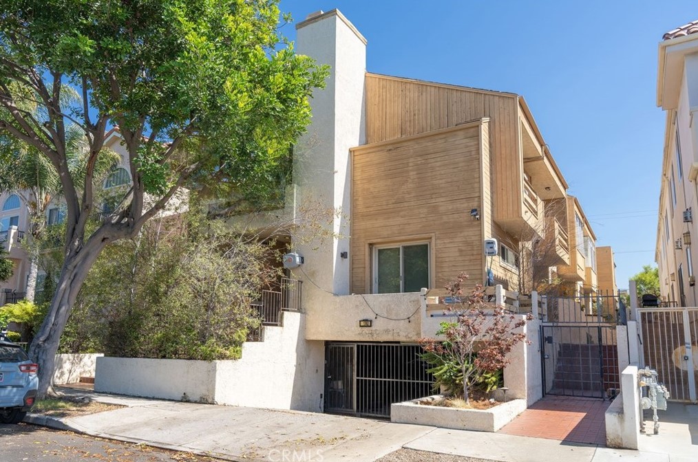 1742 Granville Ave, Los Angeles CA  90025-7321 exterior
