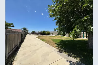 758 S Acacia Avenue, Rialto, CA 92376 - Photo 23