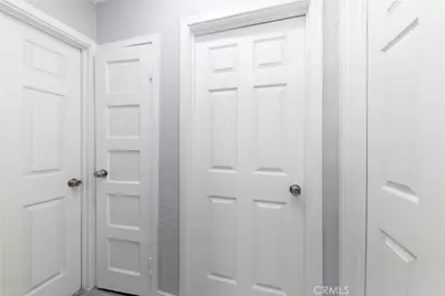 719 W Century, Los Angeles, CA 90044 - Photo 17