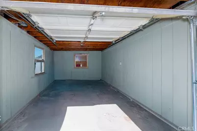 719 W Century, Los Angeles, CA 90044 - Photo 35