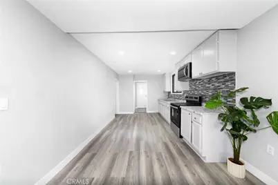 719 W Century, Los Angeles, CA 90044 - Photo 7