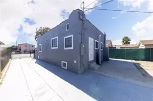 719 W Century, Los Angeles, CA 90044 - Photo 29