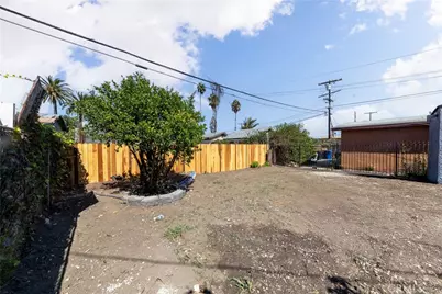719 W Century, Los Angeles, CA 90044 - Photo 33