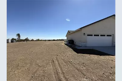 9591 Burbank Road, Phelan, CA 92371 - Photo 3