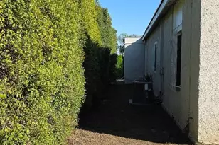 250 N Ridgewood Pl, Los Angeles, CA 90004 - Photo 3