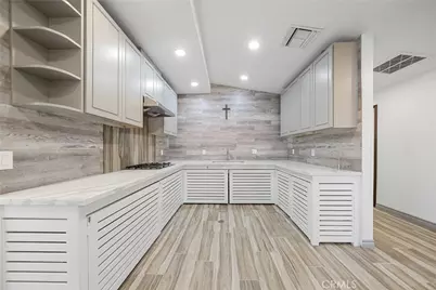 26251 Ravenhill Road, Canyon Country, CA 91387 - Photo 17