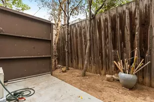 320 S Ardmore, Los Angeles, CA 90020 - Photo 11