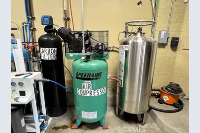 585 E Thompson Boulevard, Ventura, CA 93001 - Photo 35