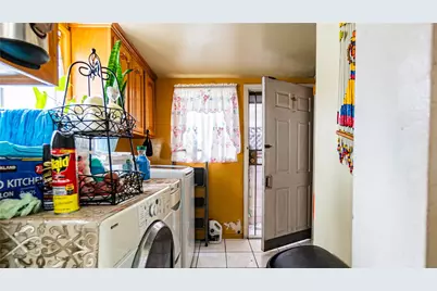 4656 Floral, Los Angeles, CA 90022 - Photo 31