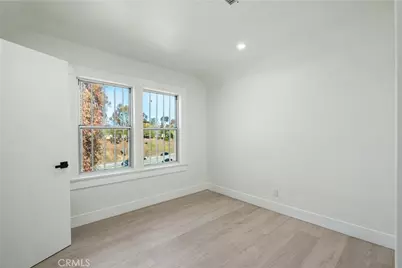 2410 8th Avenue, Los Angeles, CA 90018 - Photo 33
