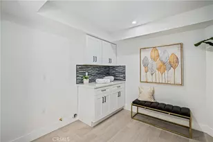 2410 8th Ave, Los Angeles, CA 90018 - Photo 17