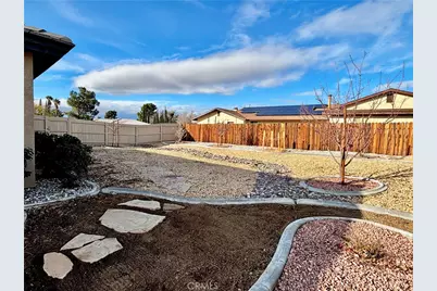 13823 Wawona Road, Apple Valley, CA 92307 - Photo 31