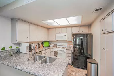 23 Calle Del Cabos, Phillips Ranch, CA 91766 - Photo 15