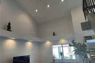 18445 Hatteras St, Tarzana, CA 91356 - Photo 5