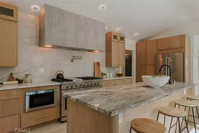 584 N Plymouth Boulevard, Los Angeles, CA 90004 - Photo 5