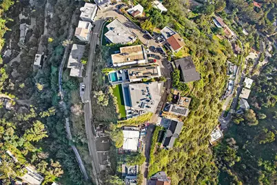 8220 Mannix Drive, Los Angeles, CA 90046 - Photo 21