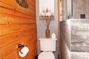 108 E Rainbow Blvd, Big Bear City, CA 92314 - Photo 19