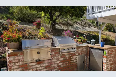 20224 Chapter, Woodland Hills, CA 91364 - Photo 51