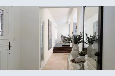 20224 Chapter, Woodland Hills, CA 91364 - Photo 5