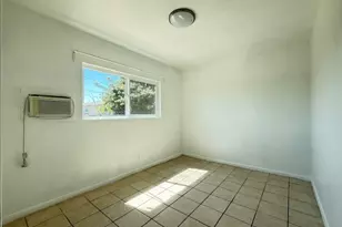 818 E C St, Colton, CA 92324 - Photo 9