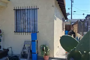 626 W Century, Los Angeles, CA 90044 - Photo 11