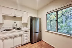 239 S Barrington Ave, Los Angeles, CA 90049 - Photo 3