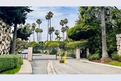 239 S Barrington Avenue #F8, Los Angeles, CA 90049 - Photo 1