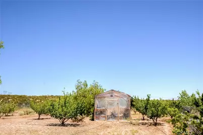 11020 Lantry, Oak Hills, CA 92344 - Photo 49