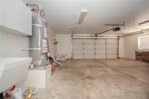 11020 Lantry, Oak Hills, CA 92344 - Photo 37