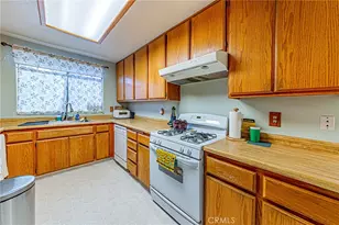 16234 Jasmine, Victorville, CA 92395 - Photo 7