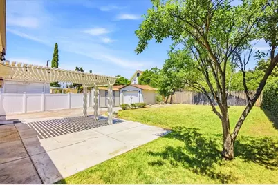 107 S Center Street, Redlands, CA 92373 - Photo 17