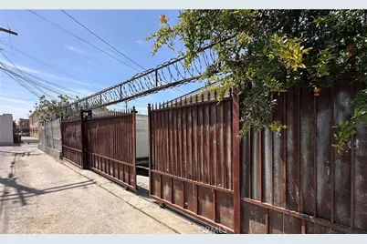 320 E 81st, Los Angeles, CA 90003 - Photo 39
