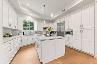 100 Country Club Dr, Burbank, CA 91501 - Photo 23