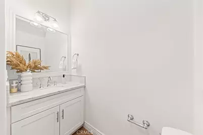 100 Country Club Drive, Burbank, CA 91501 - Photo 25