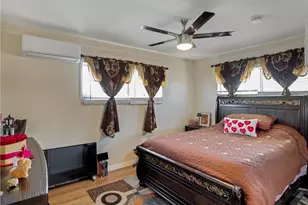 12205 S Halldale, Los Angeles, CA 90047 - Photo 17