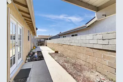 12205 S Halldale, Los Angeles, CA 90047 - Photo 29