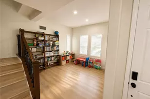 27925 Periwinkle Ln, Valencia, CA 91354 - Photo 3