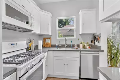 201 W 49th, Los Angeles, CA 90037 - Photo 33